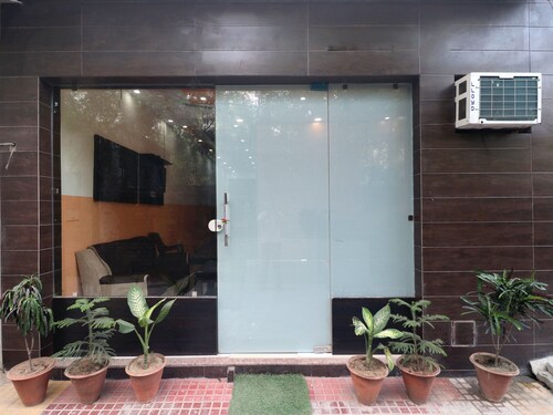 OYO 16700 HOME Exotic 2 BHK Dream View Khanyara Road