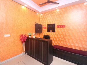 Reception - OYO 16700 HOME Exotic 2 BHK Dream View Khanyara Road (Dharamshala)