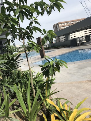 2 outdoor pools