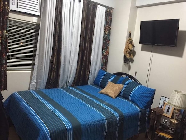 2 bedrooms, blackout curtains, iron/ironing board, free WiFi