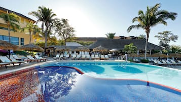 3 outdoor pools, pool umbrellas, pool loungers