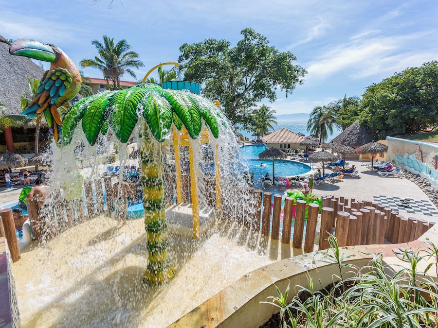 3 outdoor pools, pool umbrellas, pool loungers