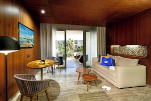 Family Selection Junior Suite Pool Access Beachside | 低反発ベッド、ミニバー (無料)、セーフティボックス (室内)、デスク