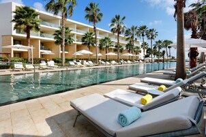 3 piscines extérieures, tentes de plage, parasols de plage