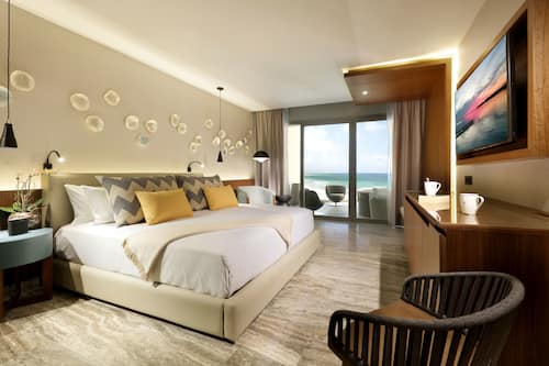 Family Selection Loft Suite | Memory-foam beds, free minibar, in-room safe, desk