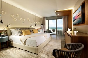 Family Selection Loft Suite | Memory foam beds, free minibar, in-room safe, desk