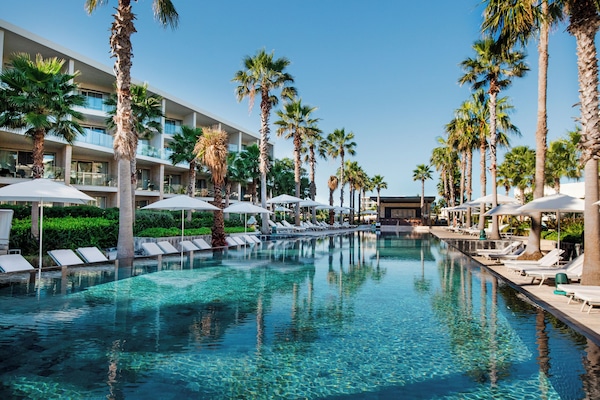 3 Außenpools, Cabañas (gegen Gebühr), Sonnenschirme