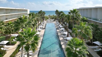 3 AuĂenpools, Cabañas (gegen GebĂŒhr), Sonnenschirme