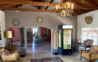 Área de estar no saguão