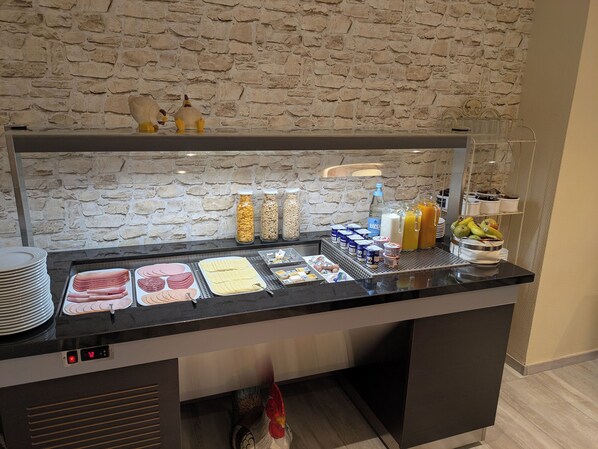 Daily buffet breakfast (EUR 8 per person) - Alscher (Leverkusen)