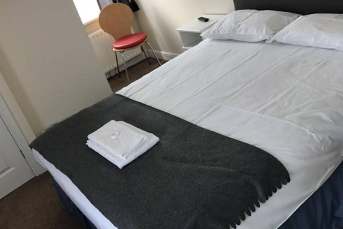 Double Room | Blackout drapes, WiFi (free), bed sheets
