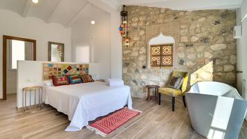 Suite romántica (Al-Azraq) | Sábanas de algodón egipcio y ropa de cama de alta calidad
