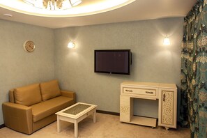 Luksusrom | Blendingsgardiner, strykejern/-brett og wi-fi (inkludert)