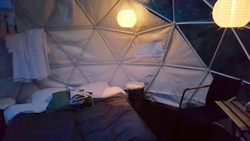 Luxury Tent, 1 Queen Bed, Non Smoking | Living room