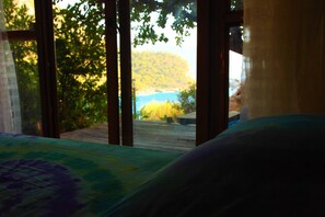 デラックス バンガロー クイーンベッド 1 台 専用バスルーム ベイビュー | 1 室のベッドルーム