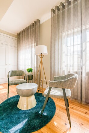 Cortinas blackout, sistema de insonorización y wifi gratis 