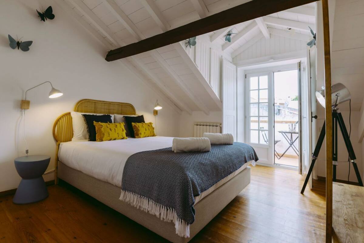 Blackout curtains, soundproofing, free WiFi, bed sheets