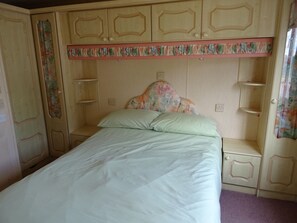 Mobile Home, 2 Bedrooms (Castle View) | Free WiFi, bed sheets