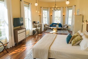 1 bedroom, Egyptian cotton sheets, premium bedding, memory-foam beds