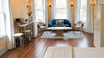 Luxury Suite, 1 King Bed, Balcony, City View (Parlor) | 1 bedroom, Egyptian cotton sheets, premium bedding, memory foam beds