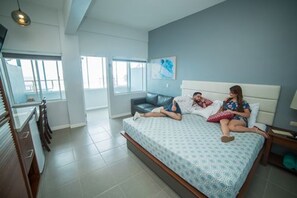 Deluxe-Suite, 1 King-Bett, Nichtraucher | Zimmersafe, Schreibtisch, Bügeleisen/Bügelbrett, Bettwäsche