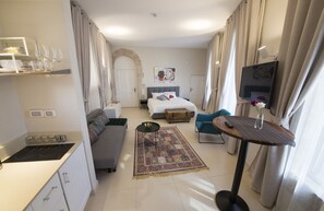 Blackout curtains, iron/ironing board, free WiFi, bed sheets - Mamilla Design Apartments (Jerusalem)