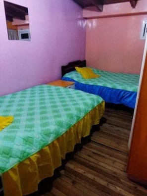 Desk, free WiFi - Hotel Yumbo Imperial (Quito)