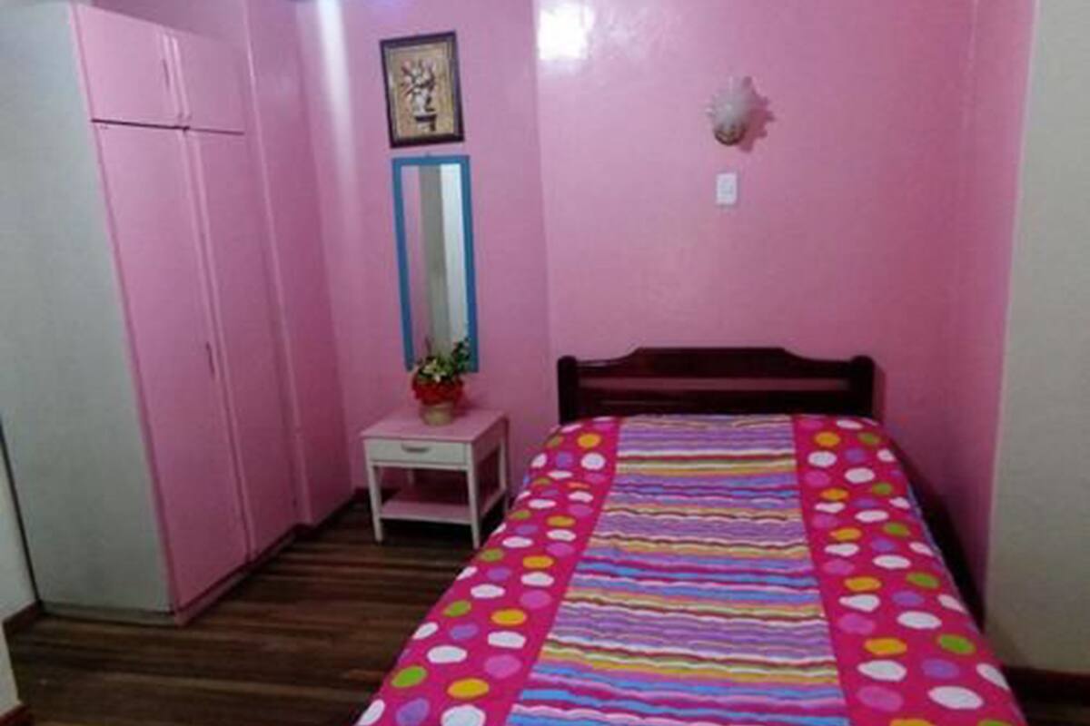 Habitación doble, baño privado | Escritorio y wifi gratis