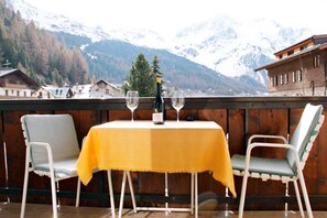 Outdoor dining - Hotel Alpina (Stelvio)