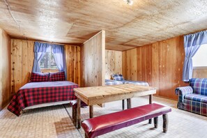 Living area - Sawtooth Lodge (Lowman)