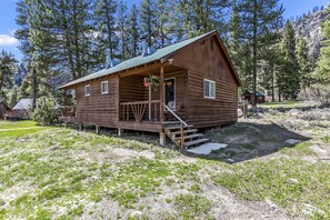 Resort view - Sawtooth Lodge (Lowman)