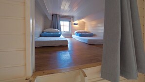 Chalet, Multiple Beds, Non Smoking | 3 bedrooms, bed sheets - Eagle View Lofoten (Vestvågøy)