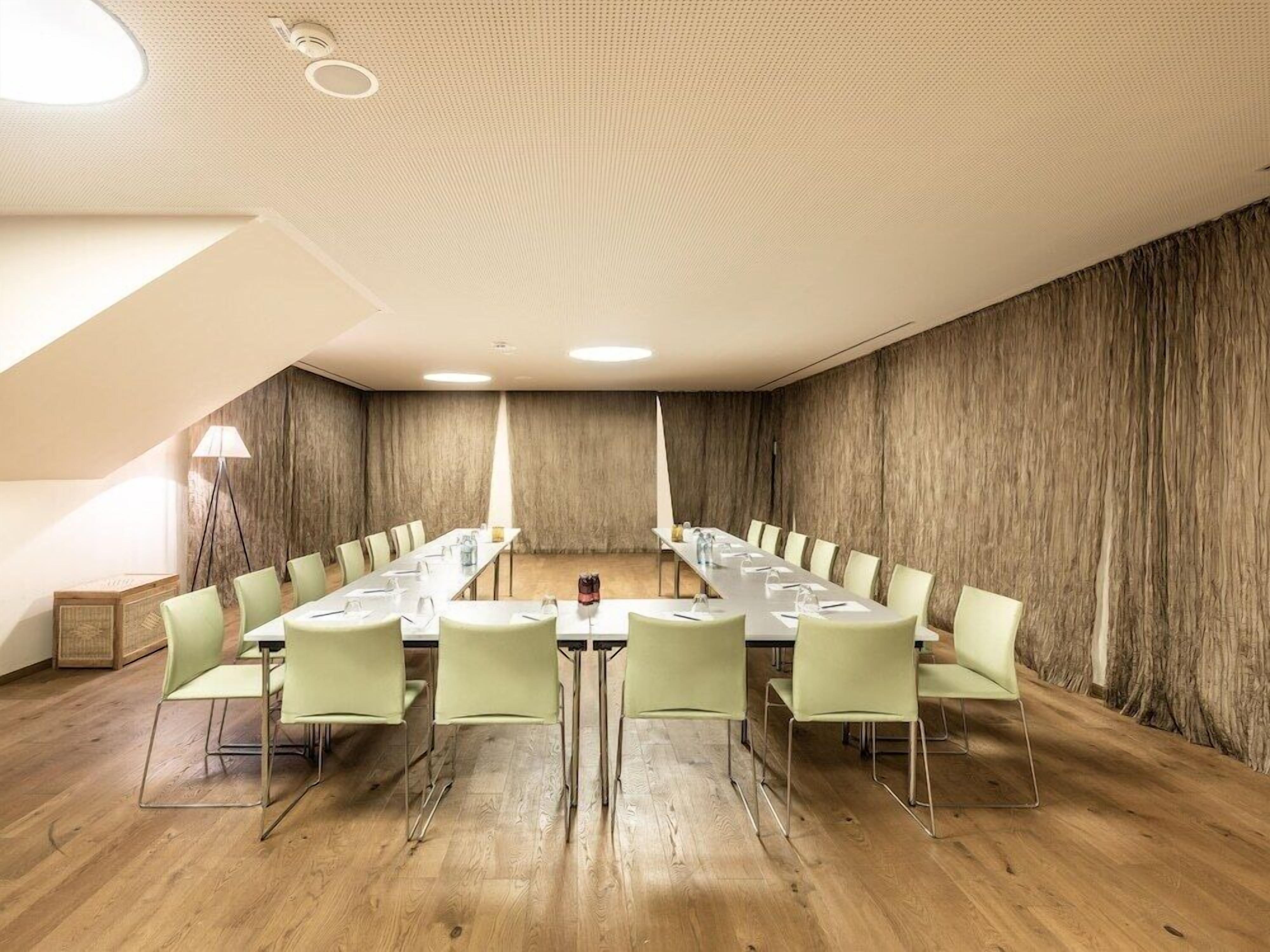 Meeting facility