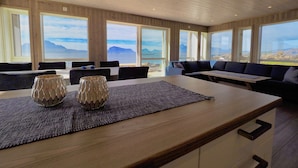 Chalet | Living room - Mountain View Lofoten (Vestvågøy)