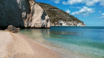 Una spiaggia nelle vicinanze