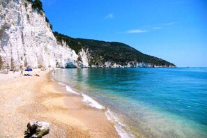 靠近海滩