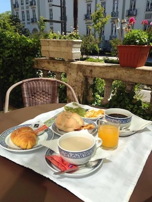 Petit-déjeuner buffet compris tous les jours