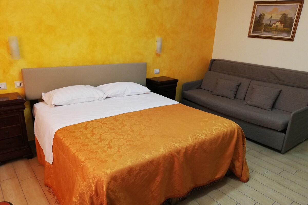 Minibar, escritorio, cunas gratuitas y wifi gratis 