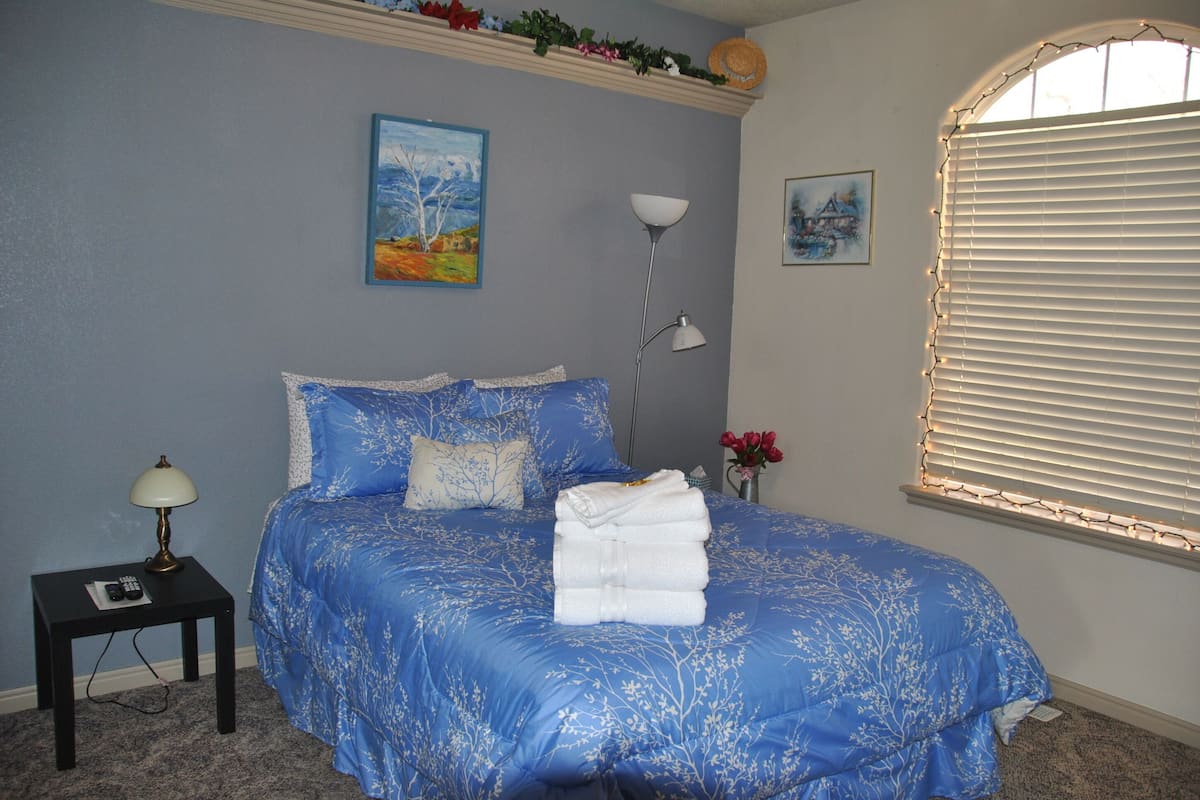 Design Room, 1 Queen Bed, Shared Bathroom, Garden View (G1 - Country Nights) | Iron/ironing board (on request), free WiFi, individually decorated