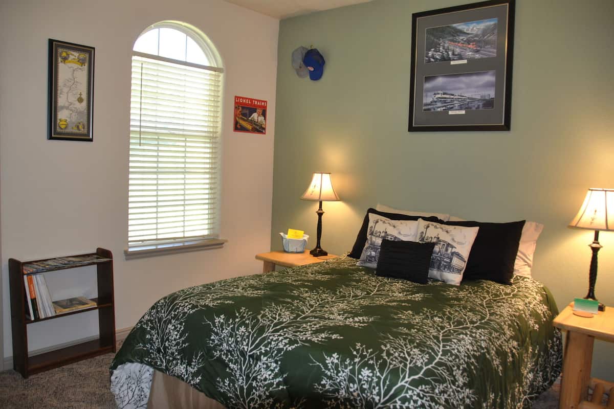 Superior Room, 1 Queen Bed, Ensuite, Garden View (G2 - JT Train Room) | Iron/ironing board (on request), free WiFi, individually decorated