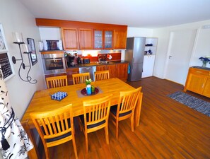 อพาร์ทเมนท์, วิวทะเล | บริการอาหารในห้องพัก