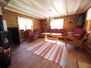 Kabin Tradisional, 3 kamar tidur | Ruang keluarga | Perapian