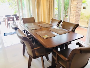 4-Bedroom Villa with Private Pool | In-room dining - Zens Element (Chalong)
