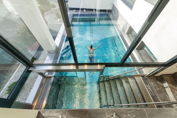 Outdoor pool, open 7:30 AM to 8 PM, sun loungers - Hotel Bergblick (Fiss)