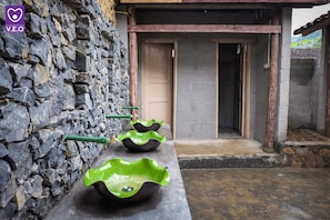 Bathroom sink - Homie Homestay - Hostel (Dong Van)