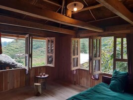 Sistema de insonorización, wifi gratis y ropa de cama 