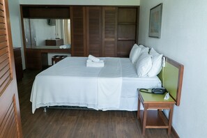 Minibar, coffre-fort, bureau, lit d’appoint (supplément)