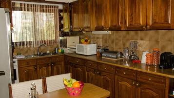 Căn hộ Deluxe, 2 phòng ngủ | Bếp riêng | Tủ lạnh, lò nướng, bếp nấu, máy rửa bát