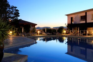 Piscina interna, piscina externa