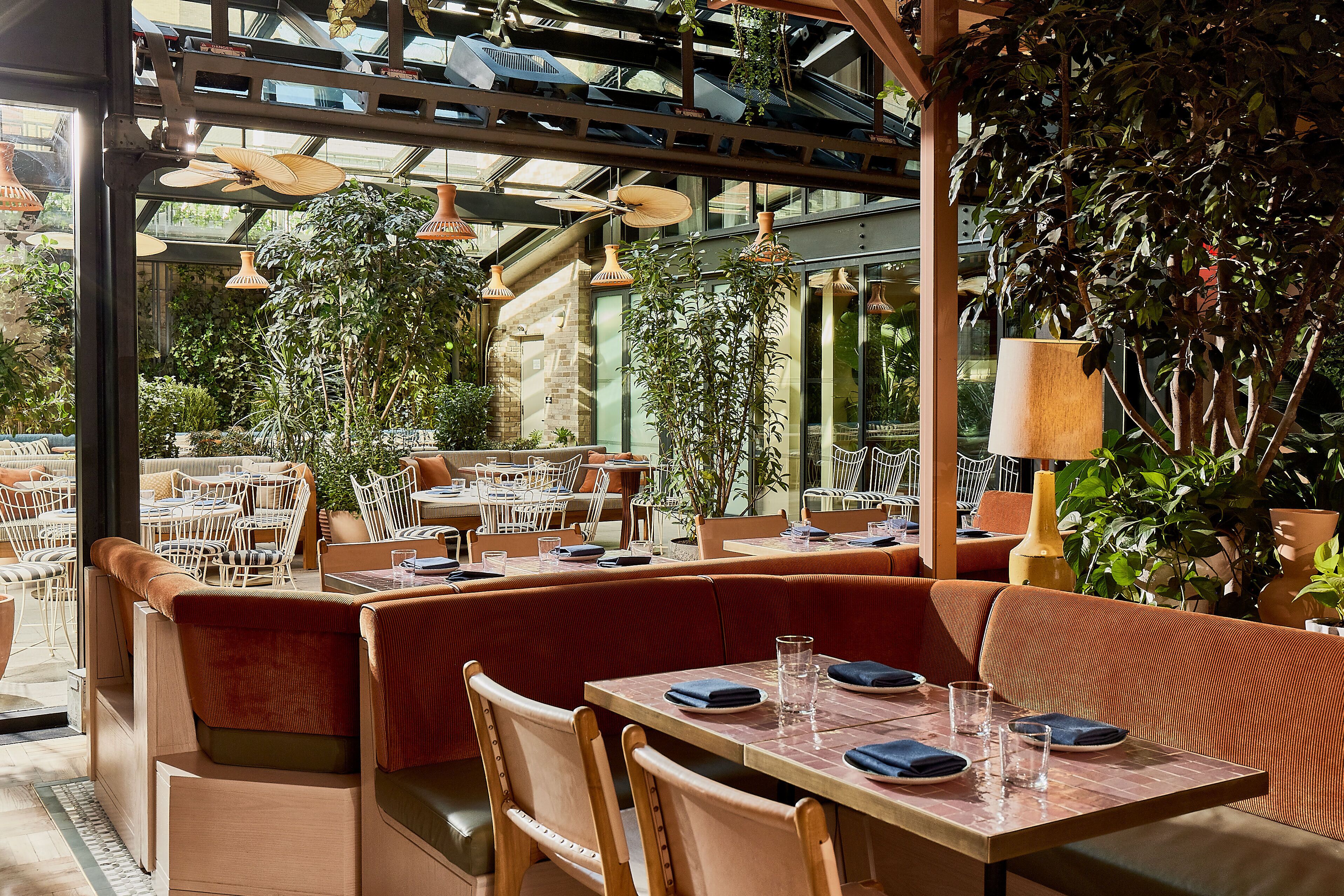 3 restaurants, breakfast served